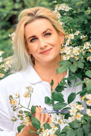 220668 - Viktoriia Age: 52 - Ukraine